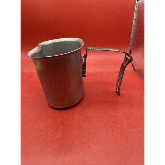 Vintage WW2 1944 Canteen With Cup Belt Holder Military 24 Oz SM Co - Picture 6 of 6